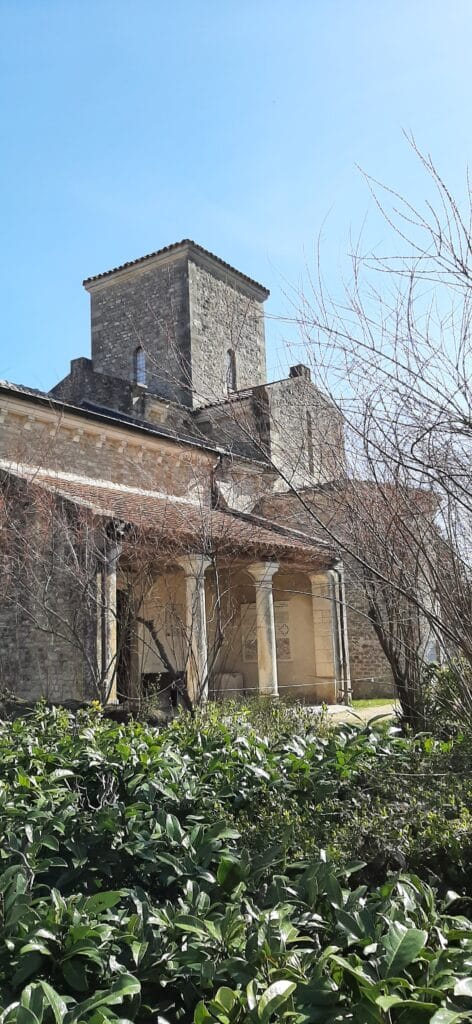 quaquetoire de l'oratoire carolingien de germingy-des-prés batit par théodufe missi dominici de charlemagne