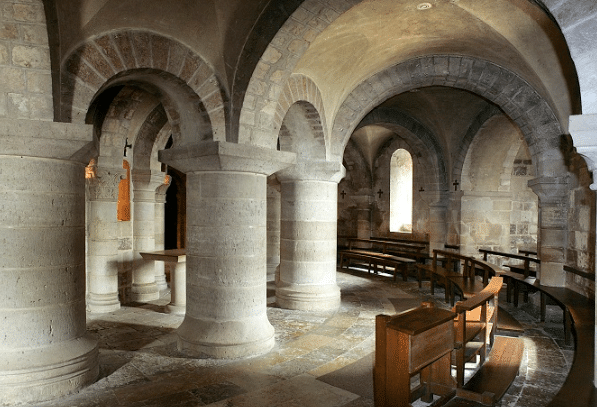 crypte de basilique de flerry à Saint-Benoit-sur-Loire - reliques de Saint-Benoit et sainte-scholastique village du loiret pres d'orleans